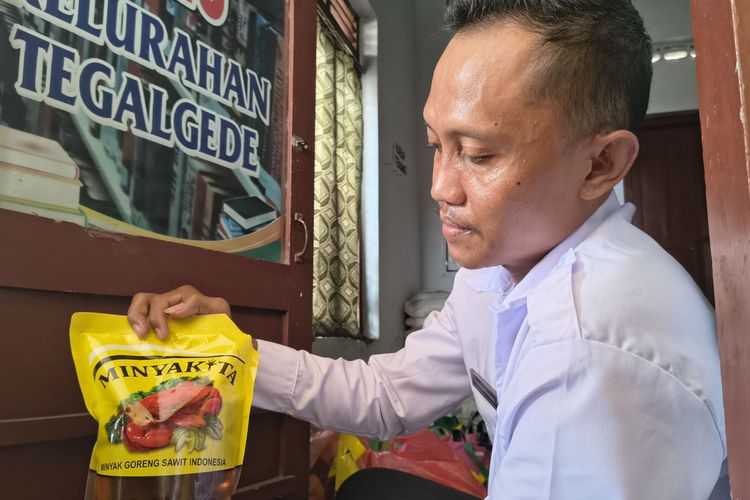 Minyakita Bantuan Berbau Solar dan Pahit Saat Dipakai Memasak, Suminem: Dipakai Goreng Singkong Jadi Pahit