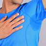 Tips Menghilangkan Noda Ketiak di Baju Berwarna Gelap