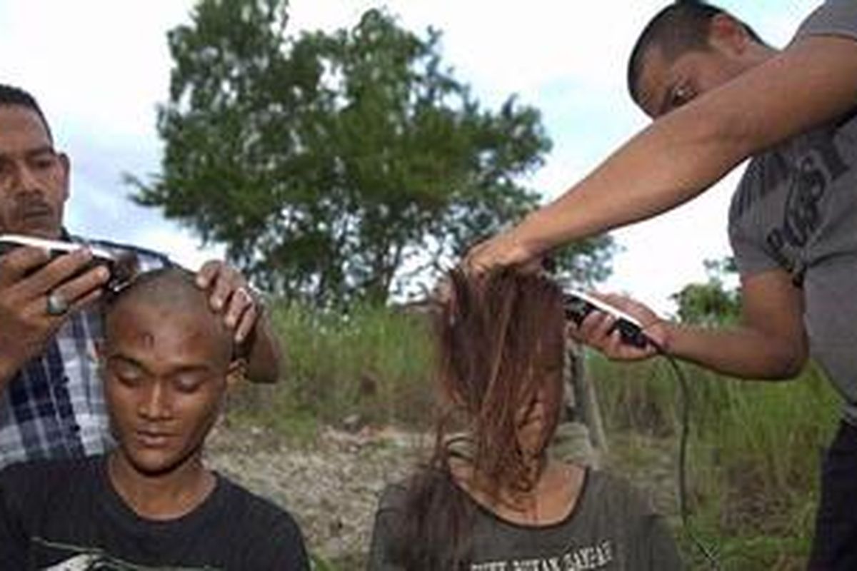 Indonesian police arrested 65 punk rock fans at a concert in Banda Aceh on Saturday. They then shaved off the youths hair and removed their body piercings which they say threaten Islamic values  