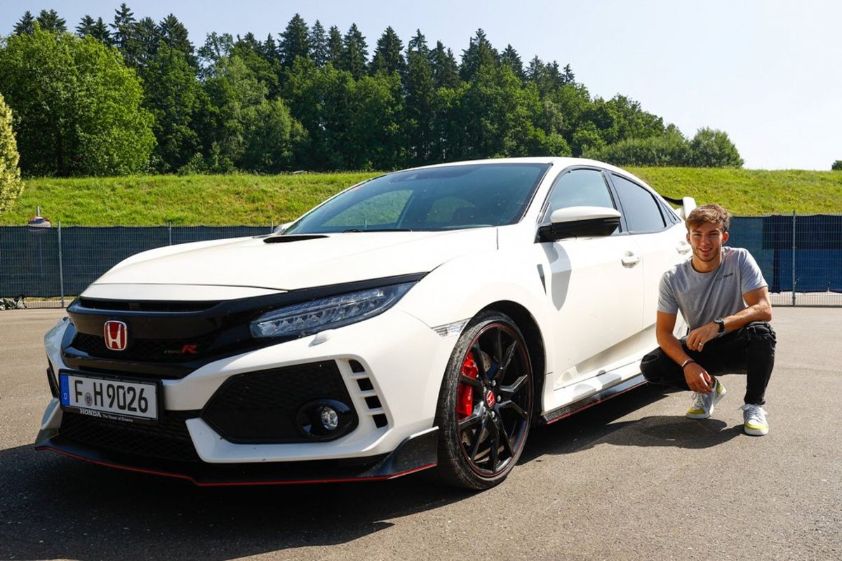 New Honda Civic Type R resmi menjadi official car untuk mendukung aktivitas tim balap andalan Honda yaitu Red Bull Racing dan Scuderia AlphaTauri. 