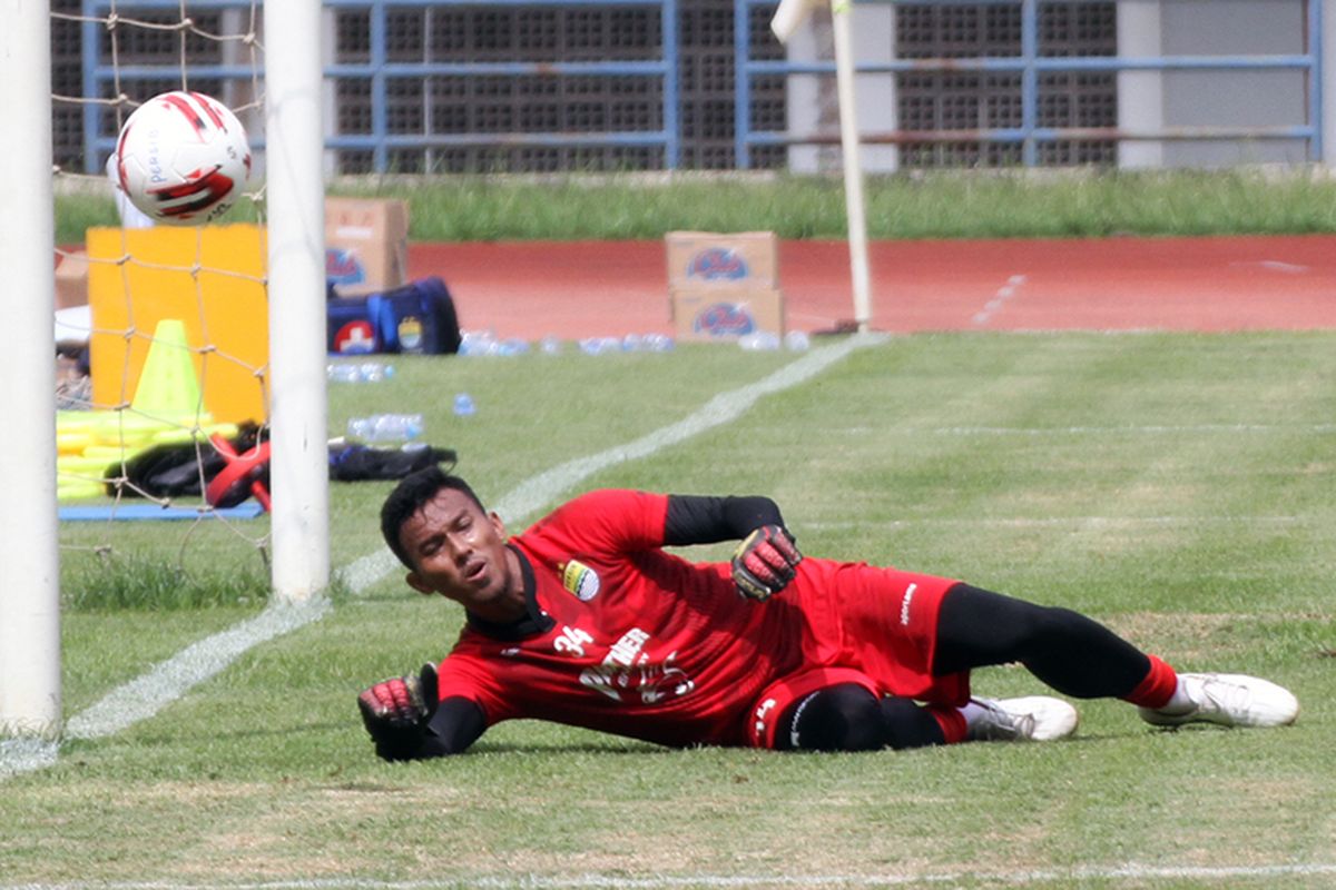 Kiper Persib Bandung, Teja Paku Alam. 