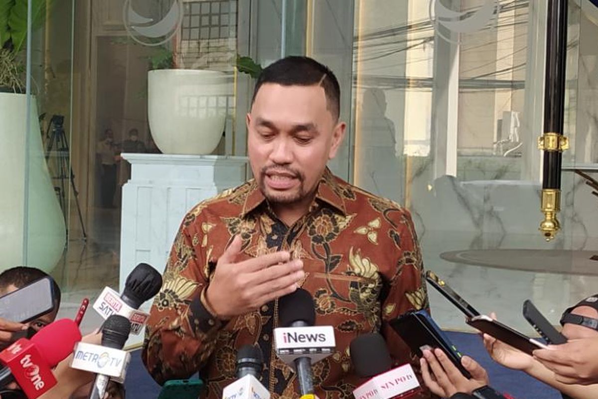 Ketua Panitia Penyelenggara Formula E Jakarta, Ahmad Sahroni di DPP Partai Nasdem, Jakarta, Rabu (1/6/2022).