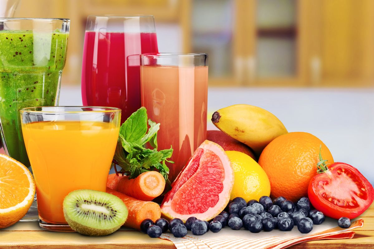 Perbanyak konsumsi jus buah alami untuk mencegah kerusakan ginjal.