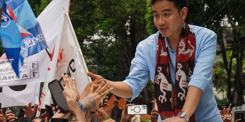 Dituduh Ijazahnya Palsu, Gibran: Enggak Percaya? Saya Pesanin Tiket ke Singapura Halaman all - Kompas.com