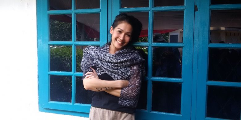 Mieke Amalia di tempat acara syukuran100 episode sinetron seri Dunia Terbalik, di Harjamukti, Cibubur, Jakarta Timur, Senin (13/3/2017).