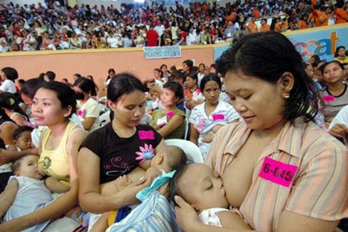 2.000 Ibu di Manila Gelar Aksi Menyusui Bayi di Muka Umum
