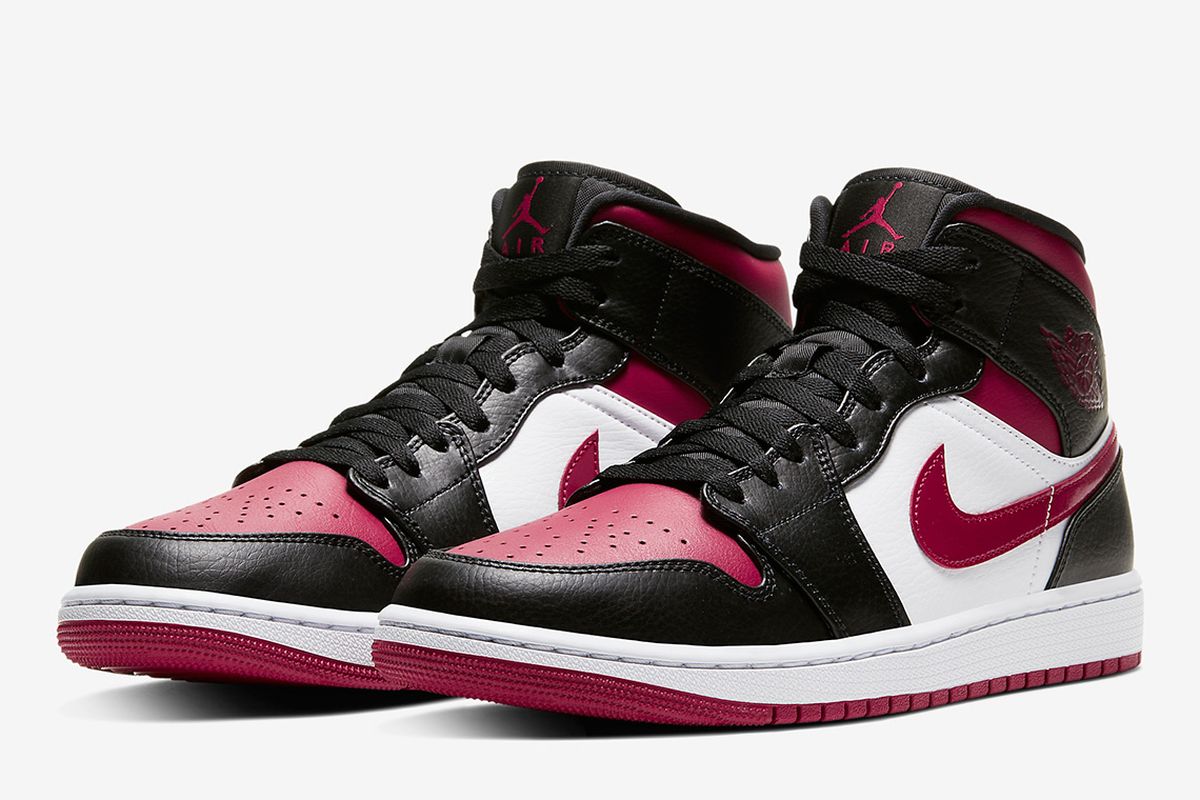 Air jordan 1 store bred toe harga