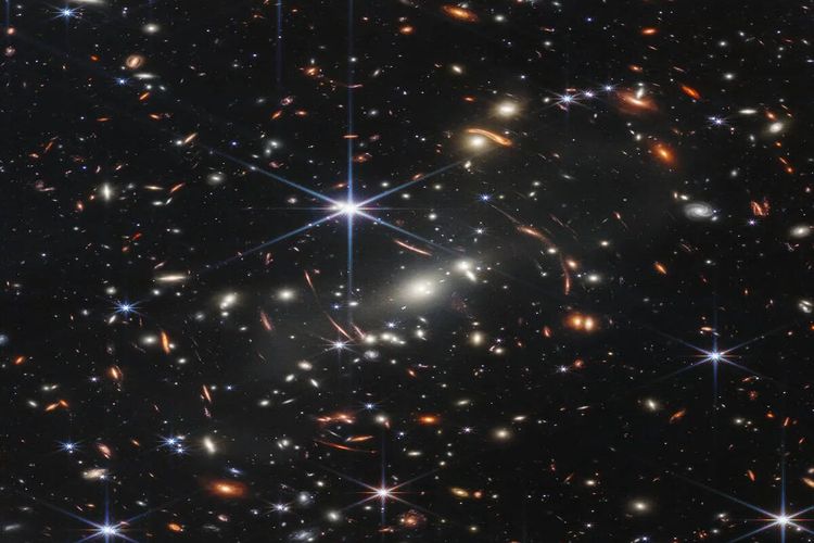 Foto alam semesta yang ditangkap Teleskop Luar Angkasa James Webb Deep Field 2022. 