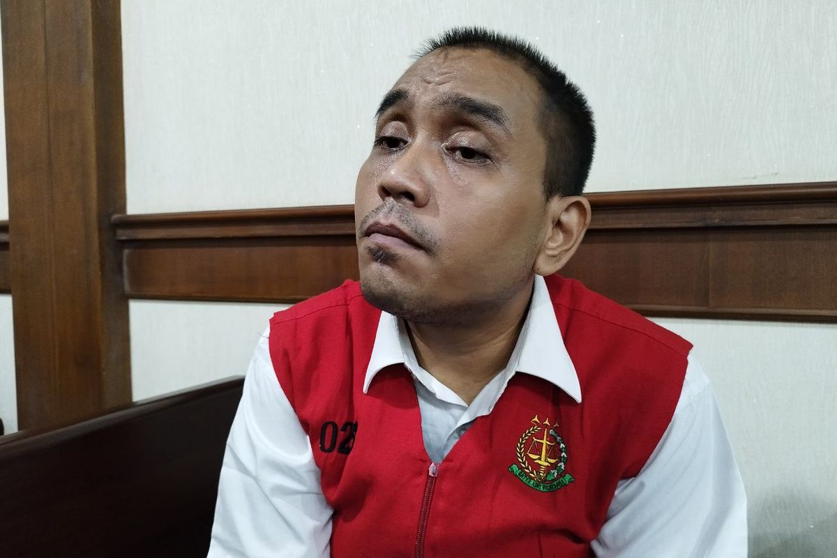 Terdakwa kasus pembunuhan Ade Yunia Rizabani alias Icha, Rudolf Tobing, saat diwawancarai di Pengadilan Negeri Jakarta Pusat, Rabu (7/6/2023). (KOMPAS.com/XENA OLIVIA)