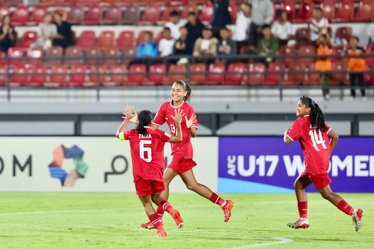 Momen perayaan gol Claudia Scheunemann dalam laga Grup Piala Asia U17 Putri 2024 antara timnas U17 Putri Indonesia vs FIlipina di Stadion Kapten I Wayan Dipta, Gianyar, Bali, Senin (6/5/2024).