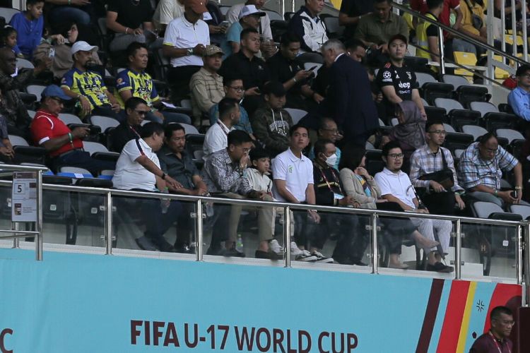 Wali Kota Surakarta, Gibran Rakabuming Raka, hadir langsung di Stadion Manahan untuk menyaksikan laga Argentina vs Jerman pada semifinal Piala Dunia U17 2023, Selasa (28/11/2023) sore WIB.