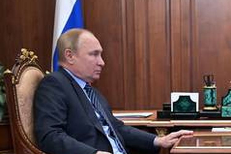 Presiden Rusia Vladimir Putin telah menandatangani dekrit berisikan pengakuan atas kemerdekaan dua wilayah Ukraina yang diduduki Rusia pada Kamis (29/9/2022) malam. Keduanya yakni Zaporizhzhia dan Kherson.