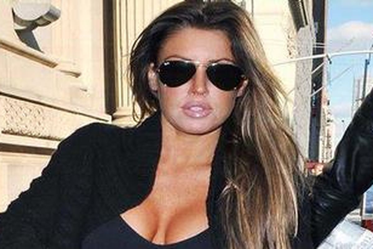 Rachel Uchitel, merupakan satu dari sejumlah wanita selingkuhan Tiger Woods. Bahkan, gairah seks Uchitel membuat Woods tergila-gila kepadanya.