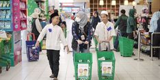 Keriangan Anak Yatim yang Diajak Dompet Dhuafa Belanja Kebutuhan Lebaran di Lulu Hypermarket