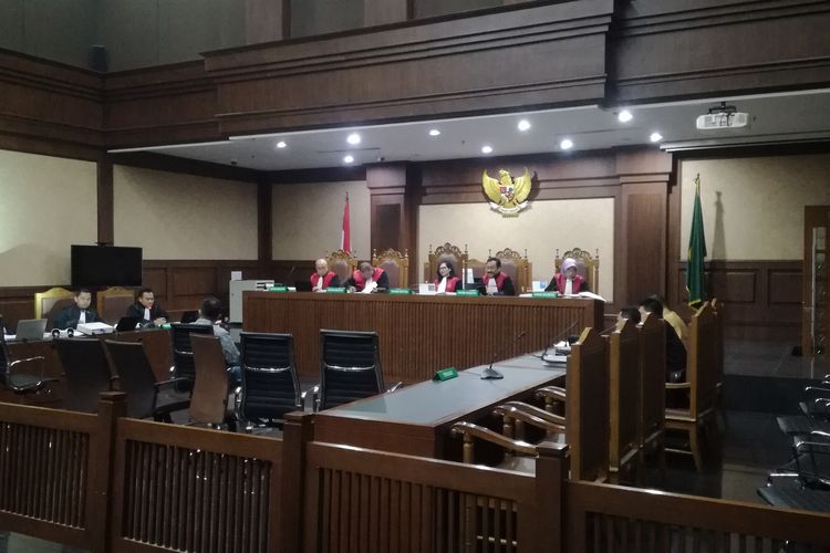 Sidang pemeriksaan saksi terdakwa kasus dugaan suap terkait permohonan keberatan atas hasil Pilkada di MK, Muhtar Ependy di Pengadilan Tipikor Jakarta, Kamis (28/11/2019)