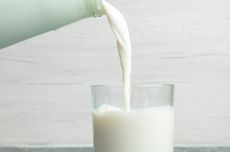 7 Efek Samping Minum Susu Saat Perut Kosong, Apa Saja?