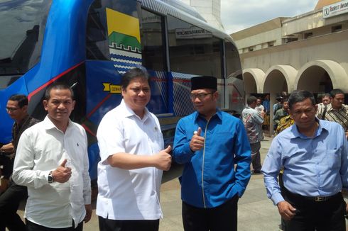 Ridwan Kamil Pamer Purwarupa LRT Metro Capsule ke Menteri Perindustrian