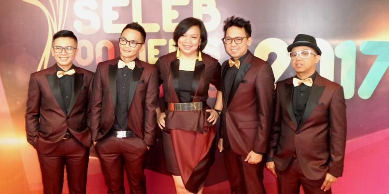 Grup vokal Project Pop saat diabadikan di acara Selebriti on News Awards 2017 di MNC Tower, Kebon Jeruk, Jakarta Barat, Kamis (9/2/2017).