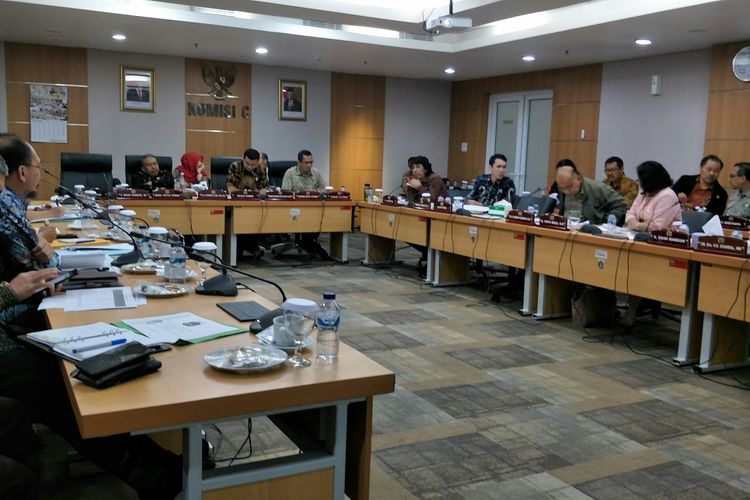 Rapat pembahasan RAPBD DKI Jakarta tahun 2020 antara Komisi C DPRD DKI dan Pemprov DKI Jakarta di Gedung DPRD DKI Jakarta, Jalan Kebon Sirih, Kamis (5/12/2019).