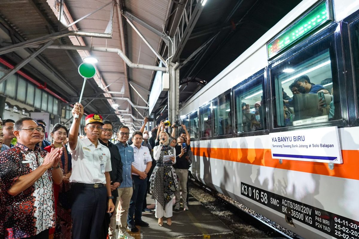 Direktur Utama KAI Didiek Hartantyo saat meresmikan peluncuran kereta api di Stasiun Semarang Tawang Bank Jateng, Kamis (01/06/2023). Libur panjang Idul Adha, KAI operasikan 1.340 Kereta Jarak Jauh.