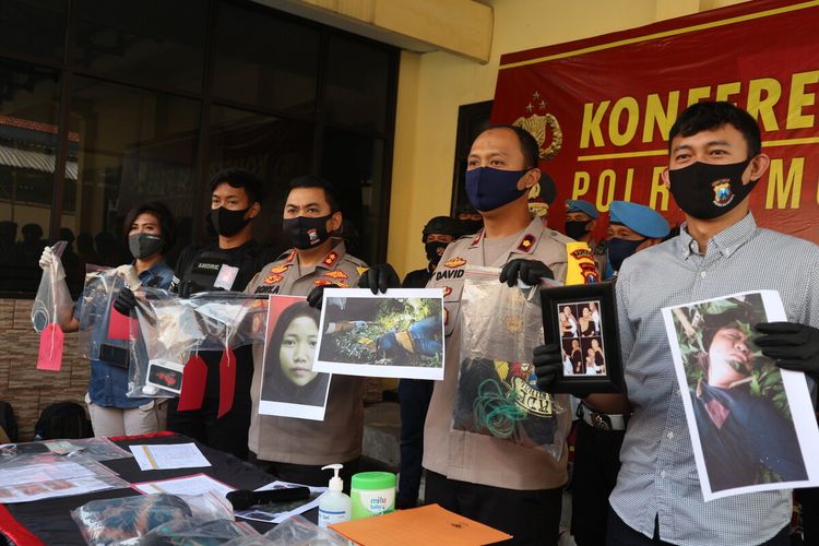 Kepolisian Resor Mojokerto, Jawa Timur, mengamankan 2 pelaku pembunuhan perempuan yang jenazahnya ditemukan di kawasan hutan Pacet, Kabupaten Mojokerto.