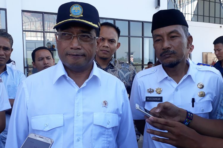 Menteri perhubungan Budi Karya Sumadi meninjau kesiapan bandara laga ligo bua luwu
