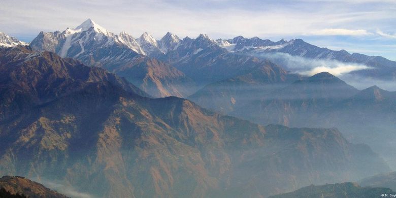 Pegunungan Himalaya di perbatasan antara India dan Tibet.