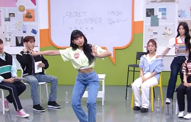 Bawakan Tarian Bali di Program Acara Korea Selatan, Dita Secret ...