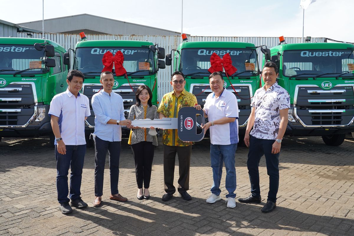 UD Trucks Tutup Tahun 2022 dengan Serah Terima 32 Unit Quester Euro 5