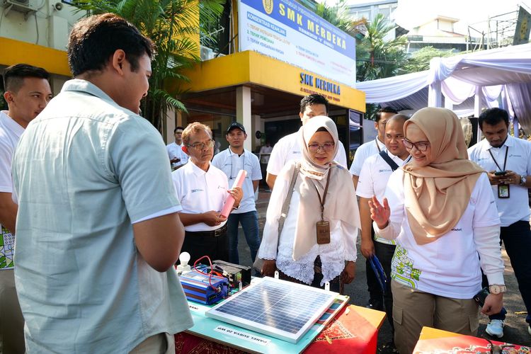 Pertamina jalankan program Sekolah Energi Berdikari di SMK Merdeka Bandung.