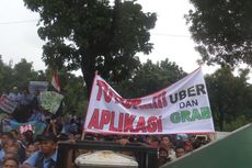 Diduga Uber, Dua Mobil Dirusak Sopir Taksi yang Berunjuk Rasa