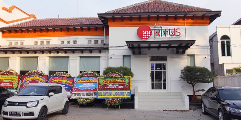 Restoran alaRitus menjadi salah satu pilihan tempat makan kekinian anak milenial. Restoran ini berada di Gedung Filateli, Pasar Baru, Jakarta Pusat. Gedung heritage ini dulunya Kantor PT Pos Indonesia.