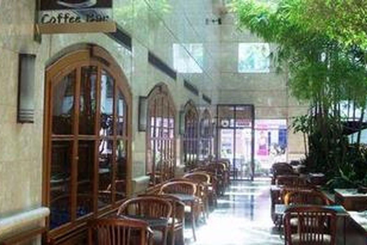 Coffee Bar di Surabaya Plaza Hotel.