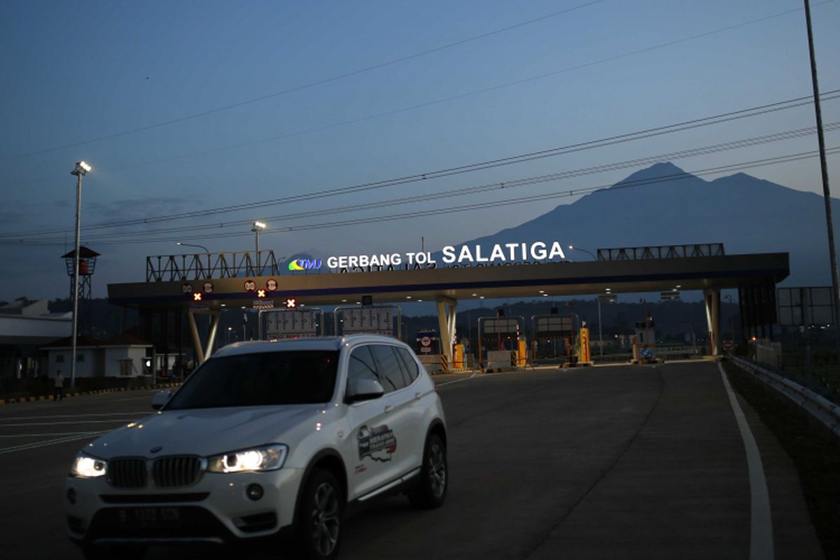 Suasana Gerbang Tol (GT) Salatiga Ruas Tol Bawen-Salatiga, Jawa Tengah, Sabtu (17/6/2017). Ruas tol ini akan dibuka secara fungsional pada H-7 hingga H+7 Lebaran.