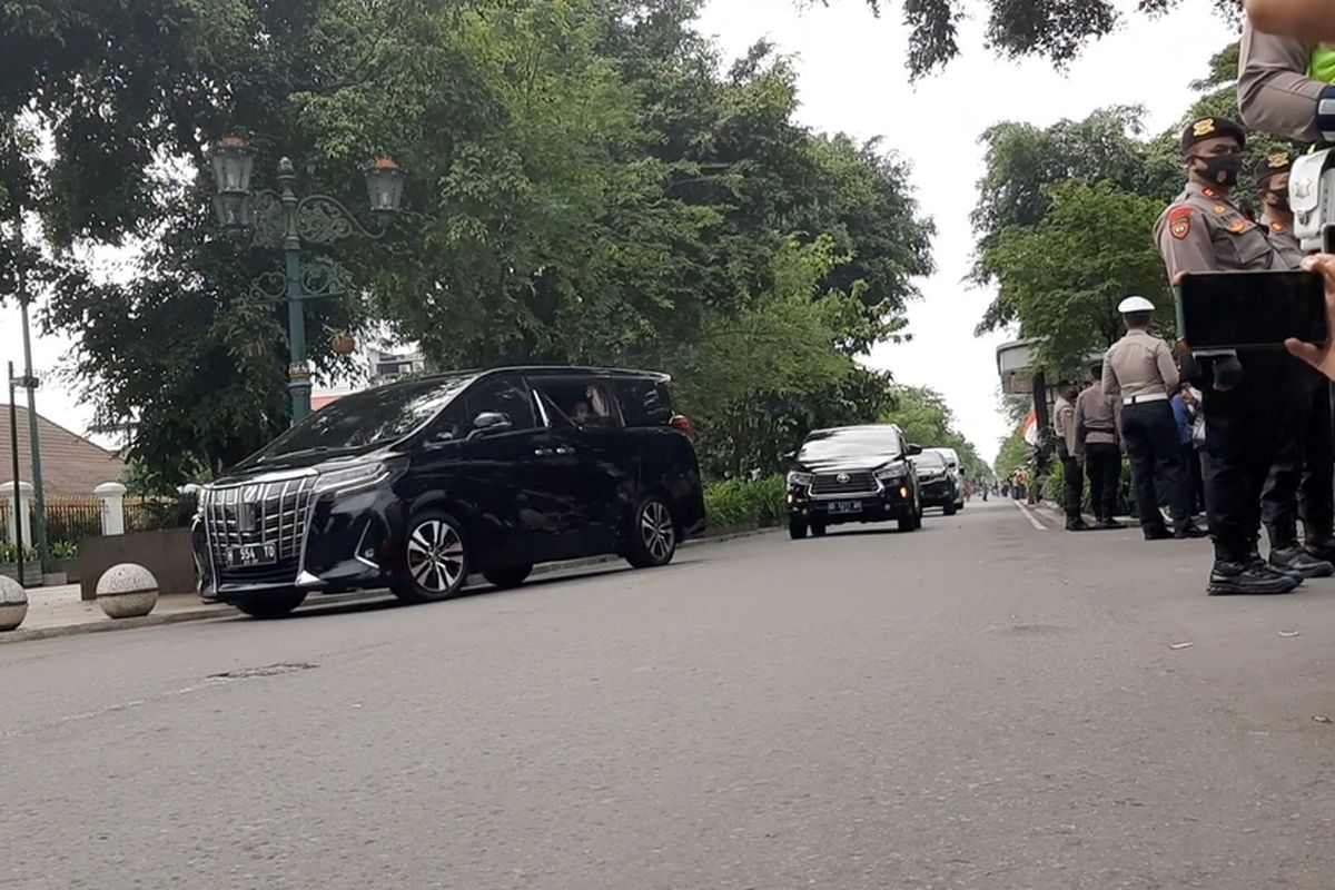 Mobil yang dinaiki Presiden Joko Widodo saat akan masuk ke Istana Kepresidenan Gedung Agung Yogyakarta.