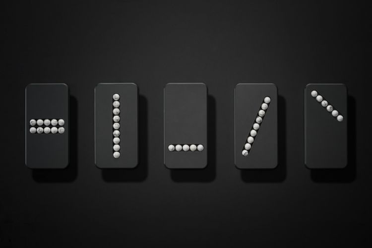 Subtitute Phone yang memiliki lima model mewakili masing-masing kebiasaan mengoperasikan smartphone seperti scrolling, zooming, swape, dan pinch.