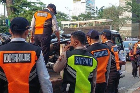 Dishub Tertibkan Parkir Liar di Sekitar 