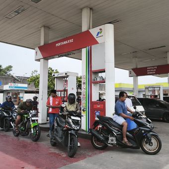Antrean Pertamax SPBU Cawas Klaten jelang kenaikan harga BBM