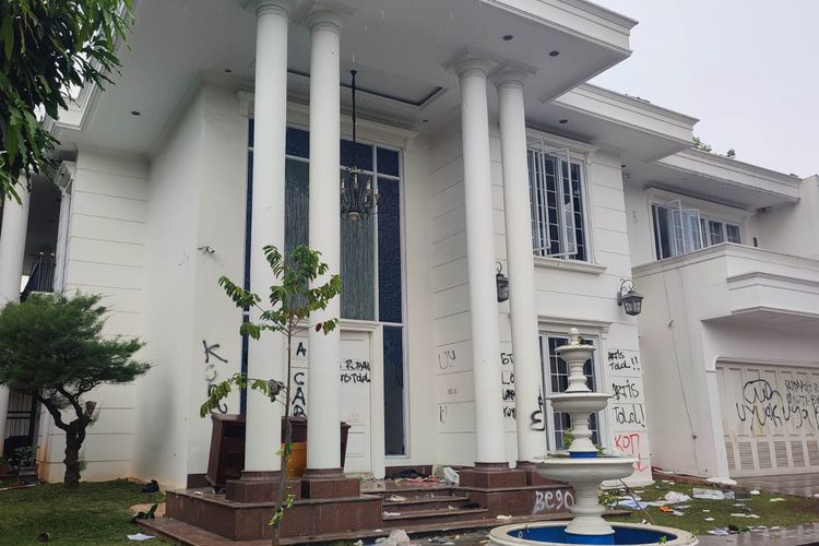 Provokator Lain Penjarahan Rumah Mertua Uya Kuya Masih Diburu Polisi