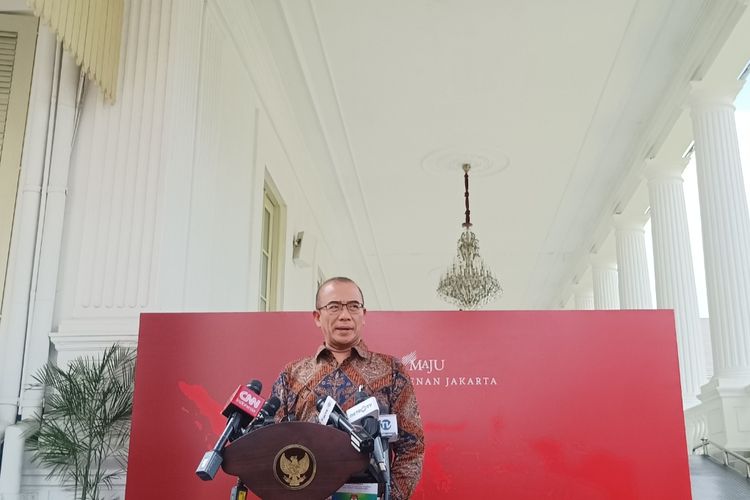 Ketua KPU Hasyim Asy'ari memberikan keterangan pers di Istana Kepresidenan, Jakarta, Rabu (29/11/2023). 