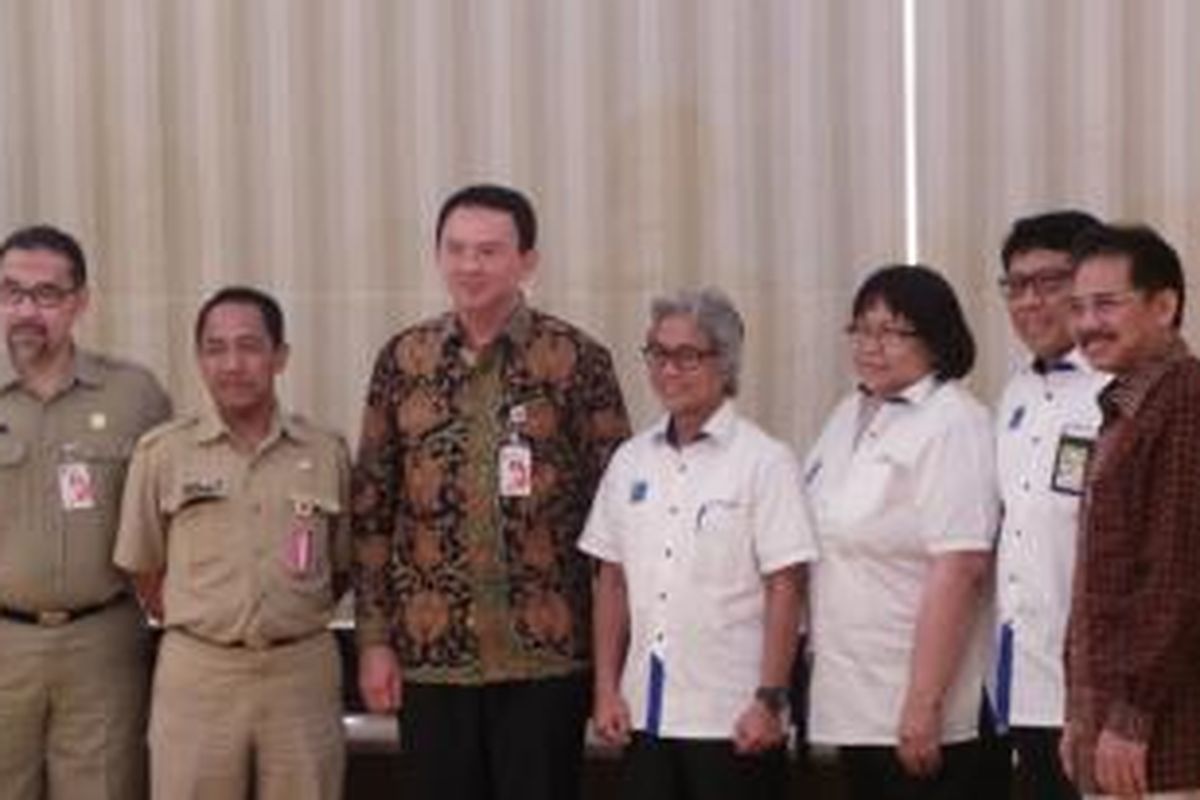 Penandatanganan memorandum of understanding (MoU) yang dilakukan antara Pemprov DKI dengan PT Pertamina (Persero). Adapun pejabat yang hadir seperti Direktur Utama (Dirut) PT Pertamina Dwi Soetjipto, Gubernur DKI Jakarta Basuki Tjahaja Purnama, Kepala Dinas Energi dan Perindustrian DKI Haris Pindratno, Kepala Biro Tata Pemerintahan DKI Irmansyah, dan Direktur Utama PT Jakarta Propertindo (Jakpro) Abdul Hadi. 