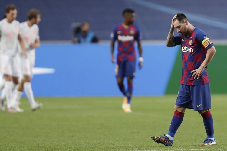 Reaksi kapten Barcelona, Lionel Messi, setelah Bayern Muenchen mencetak gol kedua laga perempat final Liga Champions kontra Bayern Muenchen di Estadio Da Luz, Lisbon, pada Sabtu (15/8/2020) dini hari WIB.