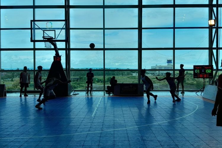 Bandar Udara Yogyakarta International Airport (YIA) menghadirkan inovasi pelayanan publik melalui penyelenggaraan Runway 3x3 Basketball “Take Off to Victory”, sebuah ajang olahraga yang digelar mulai 14–16 November 2025.