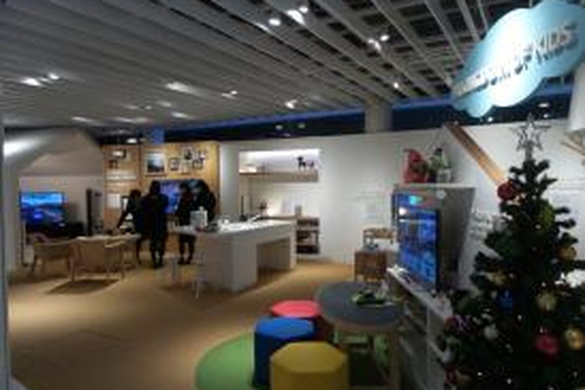 Panasonic Centre Tokyo yang menampilkan contoh pemanfaatan lampu LED untuk rumah dan infrastuktur. 
