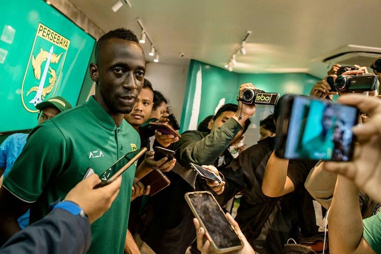 Makan Konate resmi diperkenalkan sebagai pemain asing tim berjuluk Bajul Ijo untuk musim 2020 di Kantor Marketing Persebaya Surabaya, Jawa Timur, Sabtu (01/02/2020) siang.