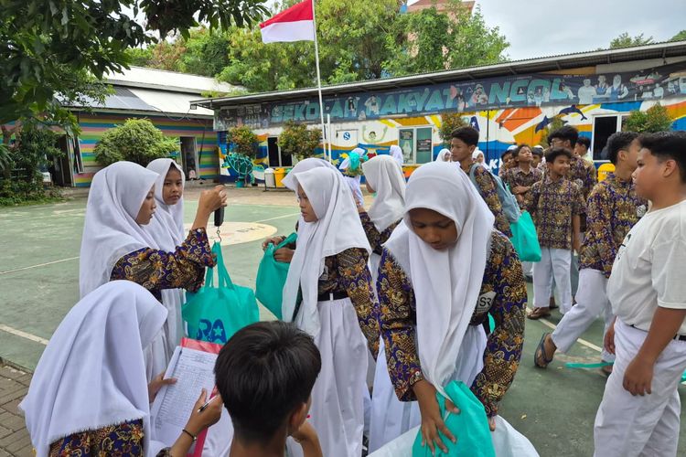 Siswa di Sekolah Rakyat Ancol belum pernah mendapat Makan Bergizi Gratis (MBG).