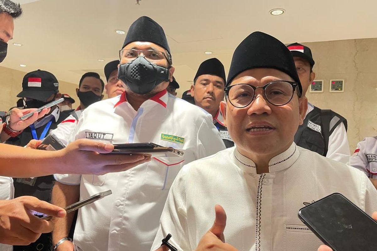 Wakil Ketua DPR RI Koordinator Bidang Kesejahteraan Rakyat (Korkesra) Abdul Muhaimin Iskandar (Gus Muhaimin) saat mengikuti rapat koordinasi dengan Amirul Hajj dan tim pengawas haji di Hotel Retaj al Rayyan, Makkah, Selasa (5/7/2022).
