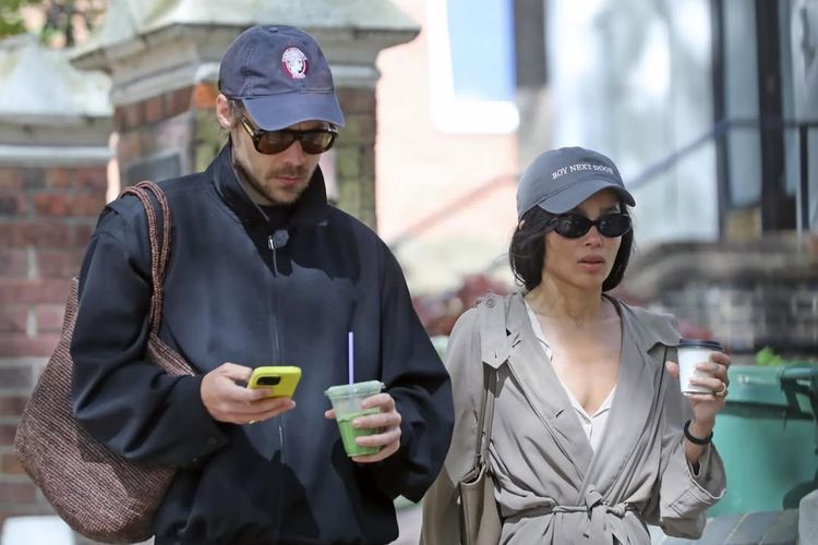 Perjalanan Cinta Harry Styles dan Zoë Kravitz, dari Roma hingga Dikabarkan Bertunangan