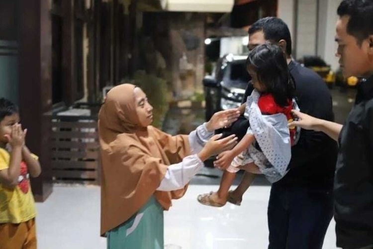 Polres Cilegon bersama Polda Banten berhasil mengamankan pelaku dan korban penculikan anak berusia 4 tahun asal Jombang, Kota Cilegon, Banten. Pelaku dan korban diamankan di wilayah Pasar Minggu Jakarta Selatan pada Rabu (25/1/2023) pukul 02.00 WIB