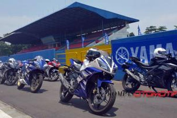 Track Day mempertemukan seluruh model R-Series di Sirkuit Sentul, Bogor, Jawa Barat, Sabtu (4/10/2014).